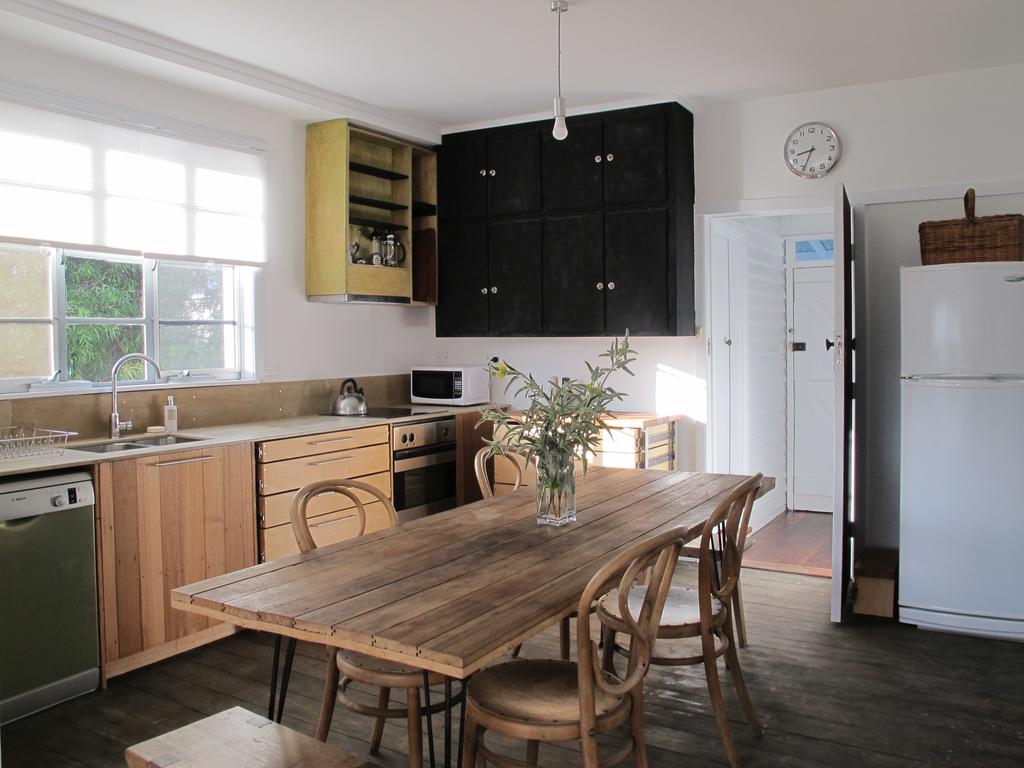 Main Lead VIC Accommodation Mermaid Beach