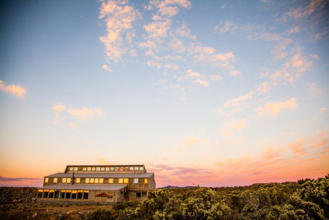 Thousand Lakes Lodge - Accommodation Mermaid Beach 0