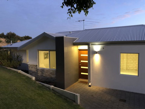 Three Bedroom, Two Bathroom Family Home - Accommodation Mermaid Beach 0