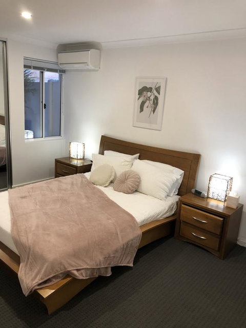 Three Bedroom, Two Bathroom Family Home - Accommodation Mermaid Beach 2