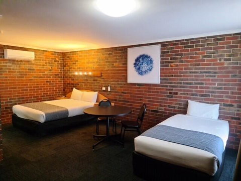 Town House Motor Inn - Accommodation Mermaid Beach 1