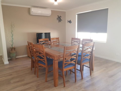 Towncrackers Guest House - Accommodation Mermaid Beach 2