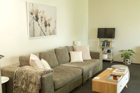 Two Bedroom Gem, Short Drive To MONA - Accommodation Mermaid Beach 0