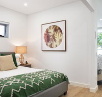 Ultra Modern Studio Suite with Balcony Near Shops - Accommodation Mermaid Beach