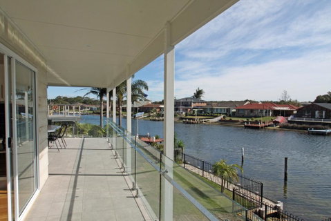 Unbeatable Waterfront Location - Accommodation Mermaid Beach 1