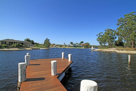 Unbeatable Waterfront Location - Accommodation Mermaid Beach 2