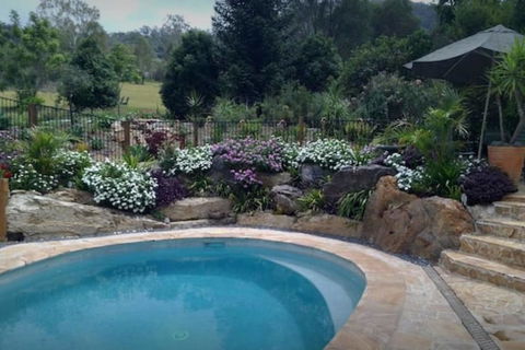 Valley View Cottages - Accommodation Mermaid Beach 2