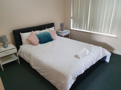 Value 2 Bed Villa Close To QEH + Airport + City + Beach - Accommodation Mermaid Beach 0