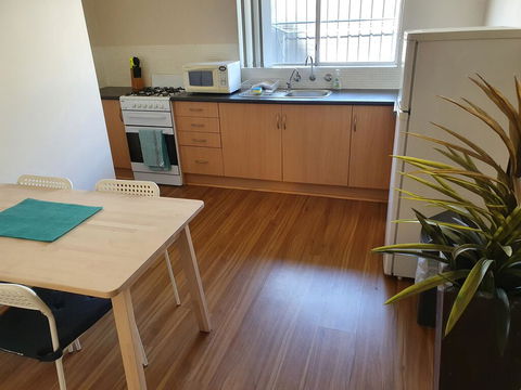 Value 2 Bed Villa Close To QEH + Airport + City + Beach - Accommodation Mermaid Beach 3