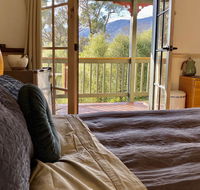 Valley Abode Large Studio Suite -private ensuite - Accommodation Mermaid Beach