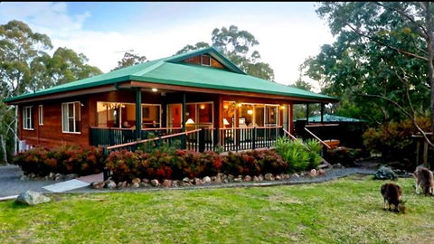 Valley View Luxury Retreat - Accommodation Mermaid Beach 0