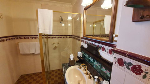 Victoria House Motor Inn - Accommodation Mermaid Beach 1
