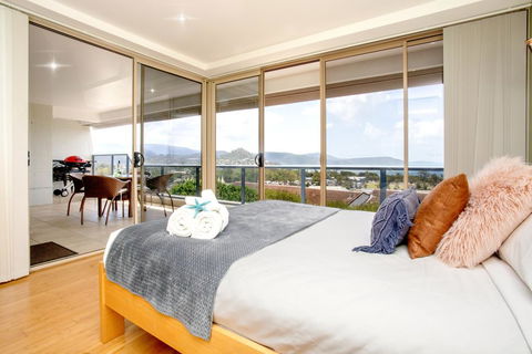 VIEWS ON ELSHEBY - Accommodation Mermaid Beach 1