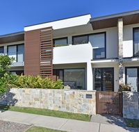 Villa Catania Waterside at Trinity Point - Accommodation Mermaid Beach