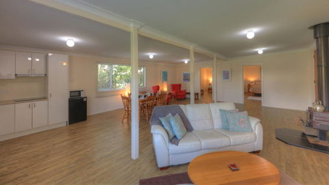 Village Stays Coldstream Gallery Bungalow - Accommodation Mermaid Beach 3