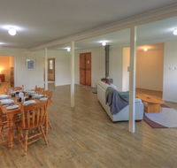Village Stays Coldstream Gallery Bungalow - Accommodation Mermaid Beach