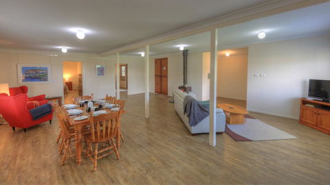 Village Stays Coldstream Gallery Bungalow - Accommodation Mermaid Beach 0