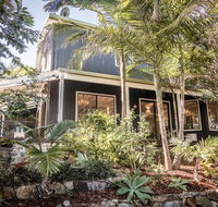 Vintage Inspired Three Bedroom Home- Heated Pool - Accommodation Mermaid Beach
