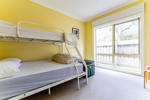 WALKIN' ON SUNSHINE - Accommodation Mermaid Beach 1