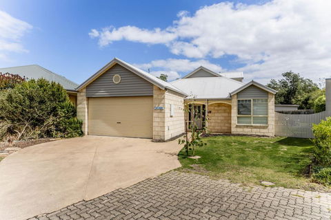 WALKIN' ON SUNSHINE - Accommodation Mermaid Beach 0