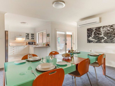 Walling-Clifton Gardens - Backing Onto Golf Course - Accommodation Mermaid Beach 3