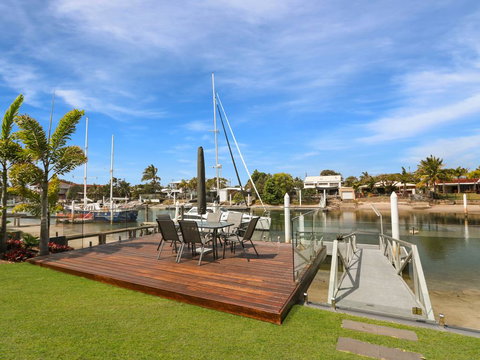 WATERFRONT HOME BORDERING MOOLOOLABA - Accommodation Mermaid Beach 1
