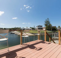 Waterfront Retreat - Accommodation Mermaid Beach