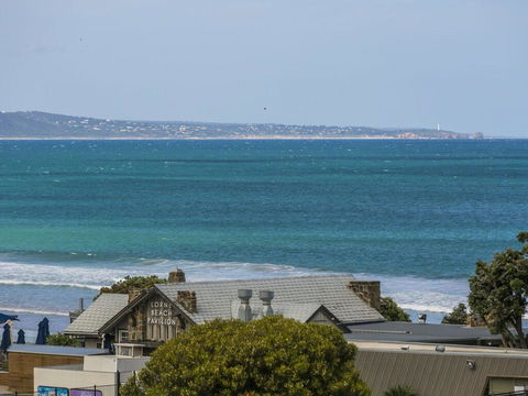 WATERFRONT THREE- In The Heart Of Lorne - Accommodation Mermaid Beach 3