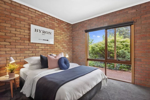 The Perfect Zone- SLEEPS 12 - Accommodation Mermaid Beach 13