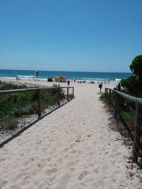 Surfers Chalet - Accommodation Mermaid Beach 5