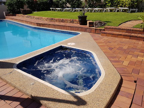 Surfers Chalet - Accommodation Mermaid Beach 26