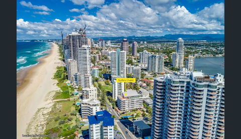 Surfers Chalet - Accommodation Mermaid Beach 12