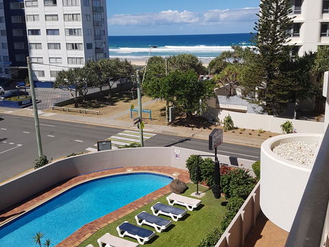 Surfers Chalet - Accommodation Mermaid Beach 14