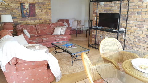 Surfers Chalet - Accommodation Mermaid Beach 24