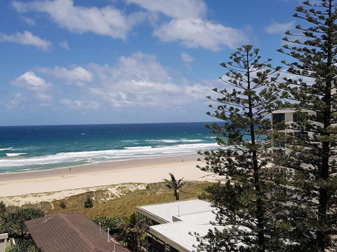 Surfers Chalet - Accommodation Mermaid Beach 35