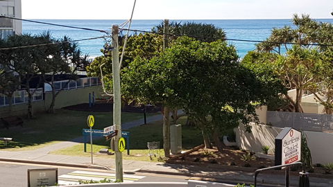 Surfers Chalet - Accommodation Mermaid Beach 20