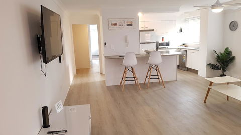 Surfers Chalet - Accommodation Mermaid Beach 10