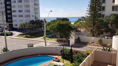 Surfers Chalet - Accommodation Mermaid Beach 17