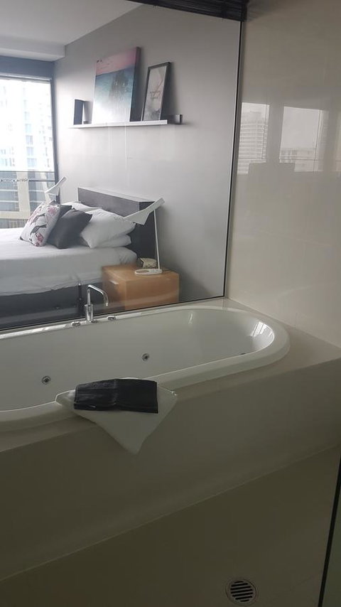 Circle Luxury Holidays - Accommodation Mermaid Beach 17