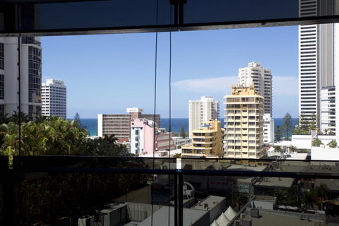 Circle Luxury Holidays - Accommodation Mermaid Beach 4