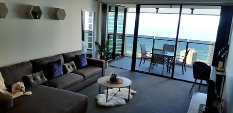 Circle Luxury Holidays - Accommodation Mermaid Beach 14