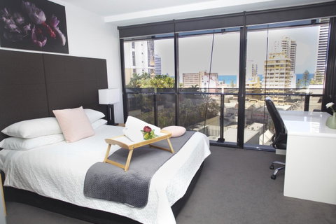 Circle Luxury Holidays - Accommodation Mermaid Beach 9