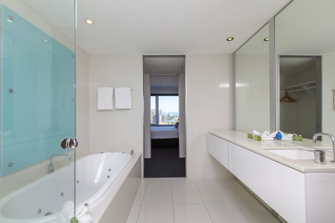 Q1 Resort & Spa - Official - Accommodation Mermaid Beach 1