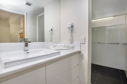 Tiki Hotel Apartments Surfers Paradise - Accommodation Mermaid Beach 5