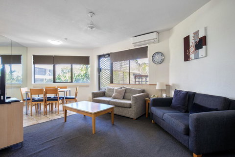 Tiki Hotel Apartments Surfers Paradise - Accommodation Mermaid Beach 3