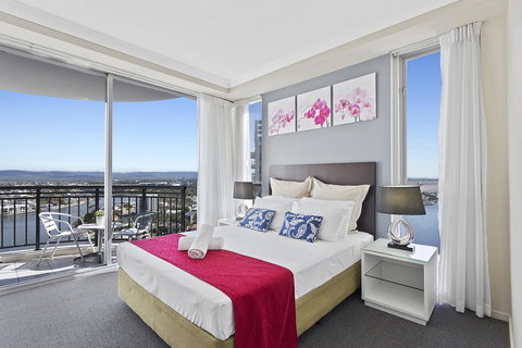 Beach Stay - Ocean & Riverview Resort Chevron Renaissance Central Surfers Paradise - Accommodation Mermaid Beach 8
