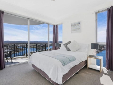 Beach Stay - Ocean & Riverview Resort Chevron Renaissance Central Surfers Paradise - Accommodation Mermaid Beach 1