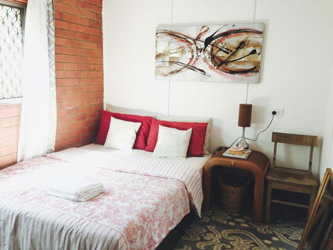 XYL Pets Friendly Seaside Boutique Guesthouse - Accommodation Mermaid Beach 0
