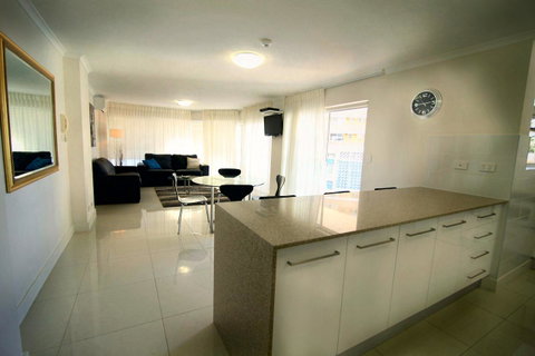 Grosvenor Beachfront Apartments Surfers Paradise - Accommodation Mermaid Beach 3