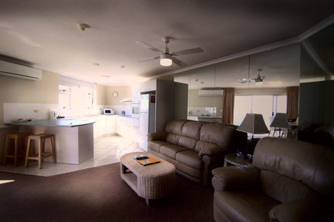 Grosvenor Beachfront Apartments Surfers Paradise - Accommodation Mermaid Beach 9